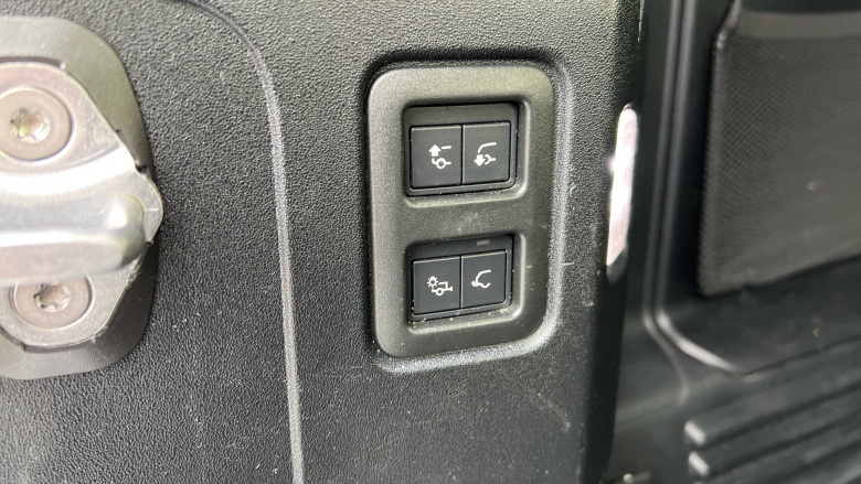 Land Rover Defender 2.0 D240 HSE 110 5dr Auto [6 Seat] Diesel Estate